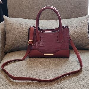 Chic Burgundy Croc-Embossed Satchel/Crossbody Bag